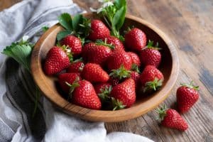 Apa yang baik untuk strawberi?
